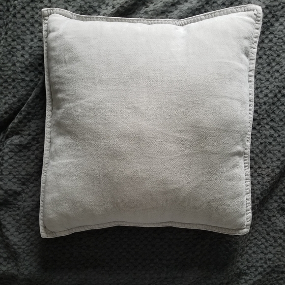 Light Grey accent pillow with insert - Picture 2 of 2